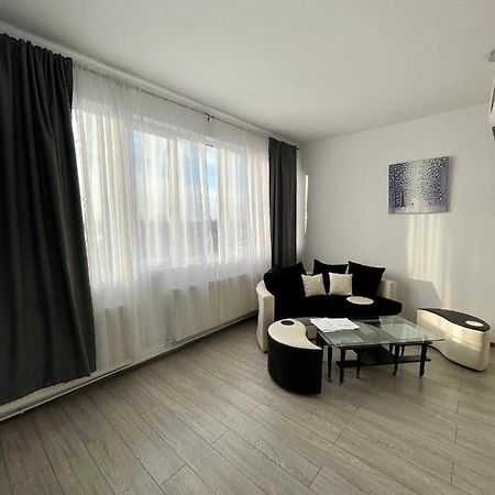 Luanaapartments #36 Otopeni Luaran gambar